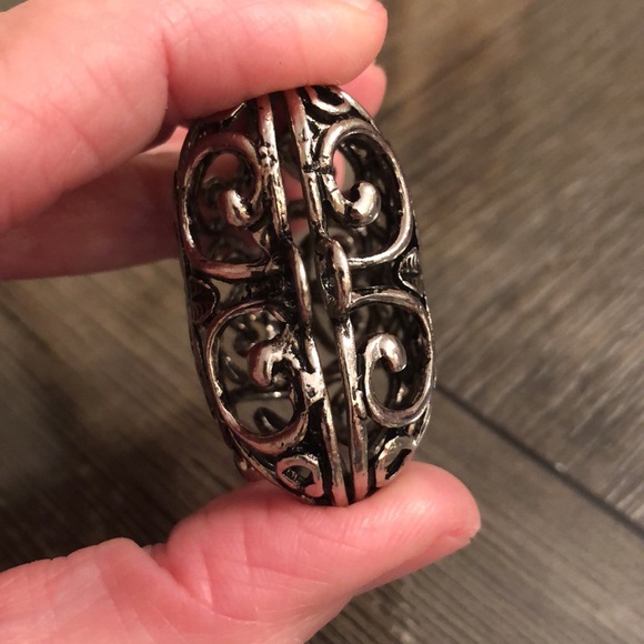 Vintage Filigree Open Cage Heart Necklace - Picture 17 of 17